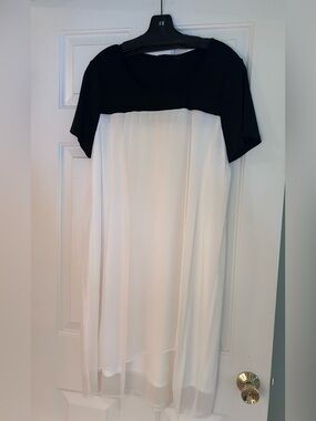 DKNY Black and White Short Sleeve Overlay Dress Sz L. Original Tag attach.